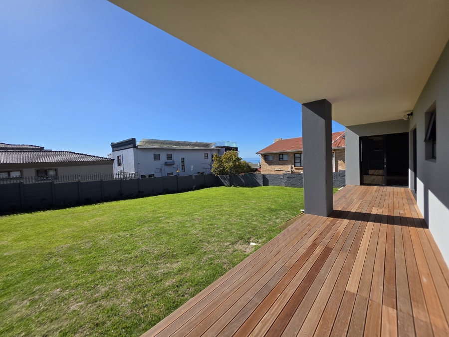 3 Bedroom Property for Sale in Wavecrest Eastern Cape